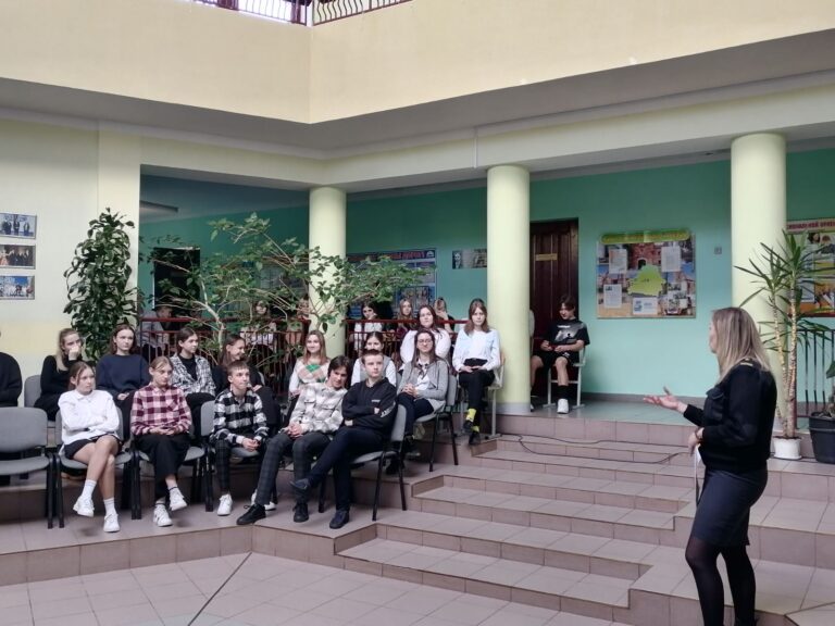 9 февраля для учащихся VIII-XI классов, состоялась встреча со старшим инспектором ИДН Волковысского РОВД Барейшей О.И.