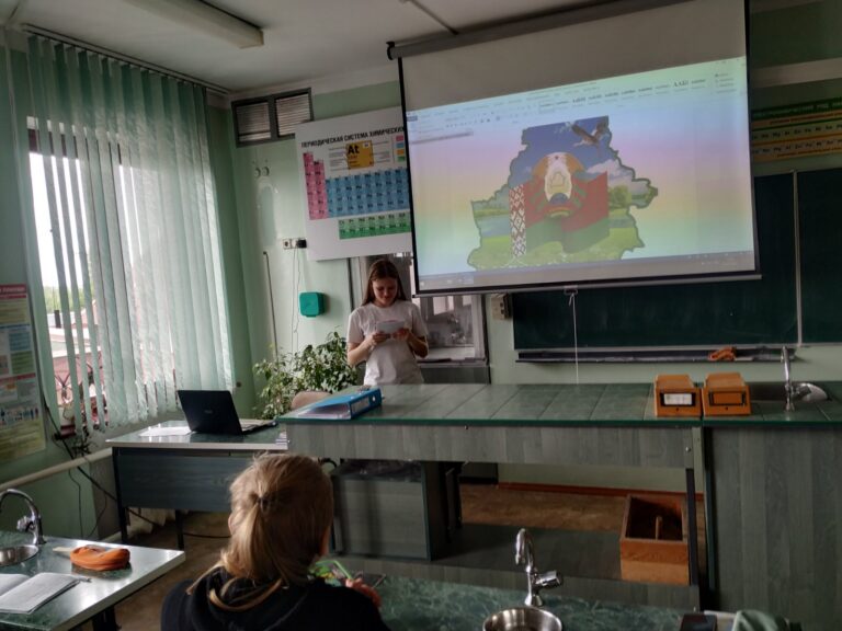 В 7 «А» классе прошел классный час, посвящённый Дню Государственного герба и Государственного флага Республики Беларусь