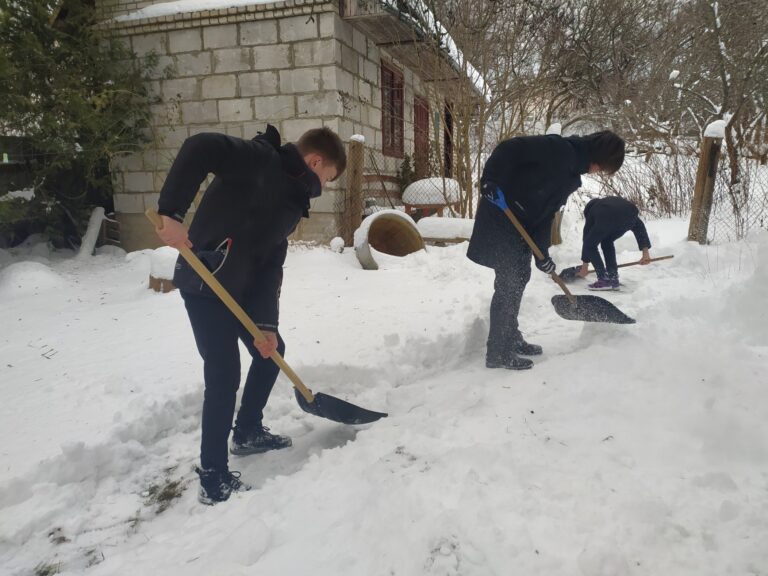Волонтерский отряд «Данко» принял активное участие в акции «Зимняя пора добрых дел»
