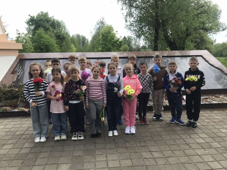 6 мая учащиеся 1 «Б» класса посетили мемориальный комплекс «Шауличи»