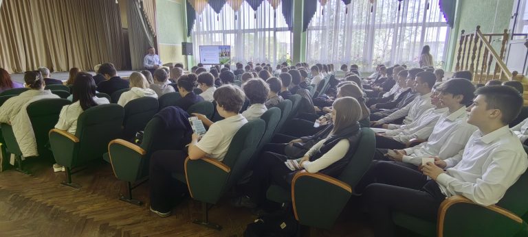 23 апреля на базе ГУО «Гимназия №2 г.Волковыска» состоялась профориентационная встреча с  деканом факультета горного дела и инженерной экологии Белорусского национального технического университета Кологривко А. А.