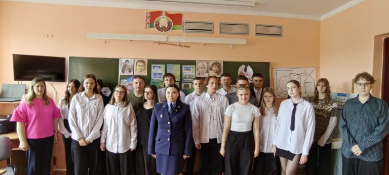В 9 «А» классе прошёл информационный час «Есть в каждой победе твоей и моей весна сорок пятого года».