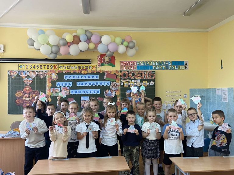 17 сентября в 1 «А» классе был проведен единый урок ко Дню народного единства.