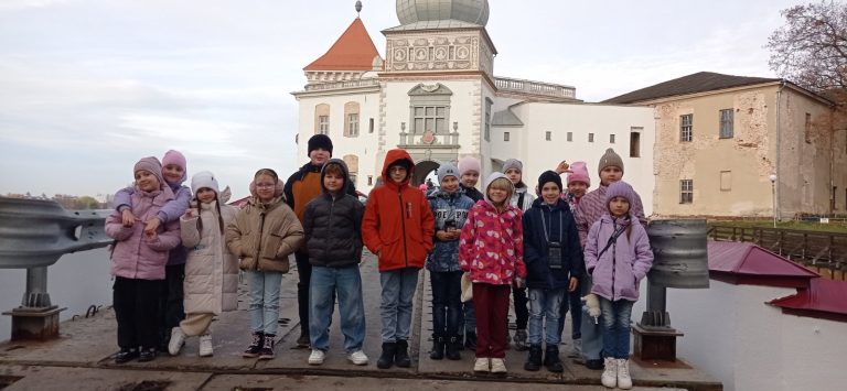 30 октября учащиеся 3 «А» и 3″В» классов побывали на экскурсии в городе Гродно.