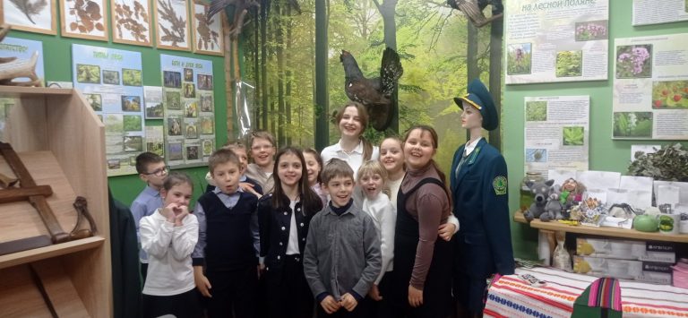 20 ноября в рамках тематического занятия «Я. Моя семья.Моя Родина» : Мой школьный музей учащиеся 3″А» класса посетили Музей леса.