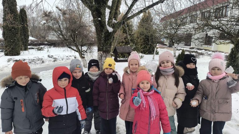 Вучні 1 «Б» класа прынялі ўдзел у акцыі «Пакармі птушак зімой»