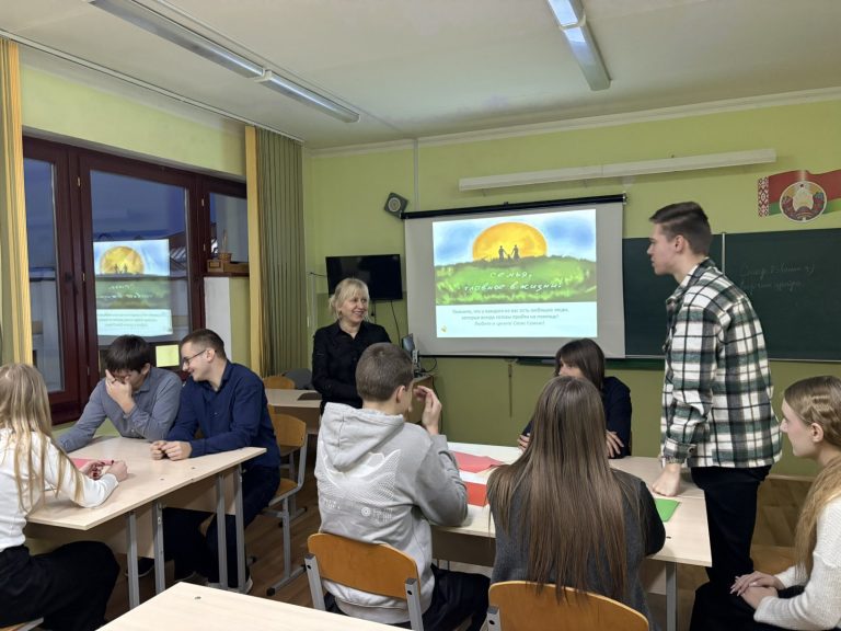 Для учащихся 9-11 классов была проведена дискуссия «По семейным обстоятельствам»