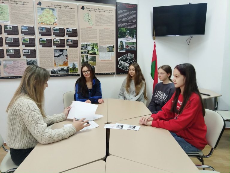В рамках шестого школьного дня руководителем по военно-патриотическому воспитанию был проведен урок мужества «Помним», «Знаем», «Чтим»