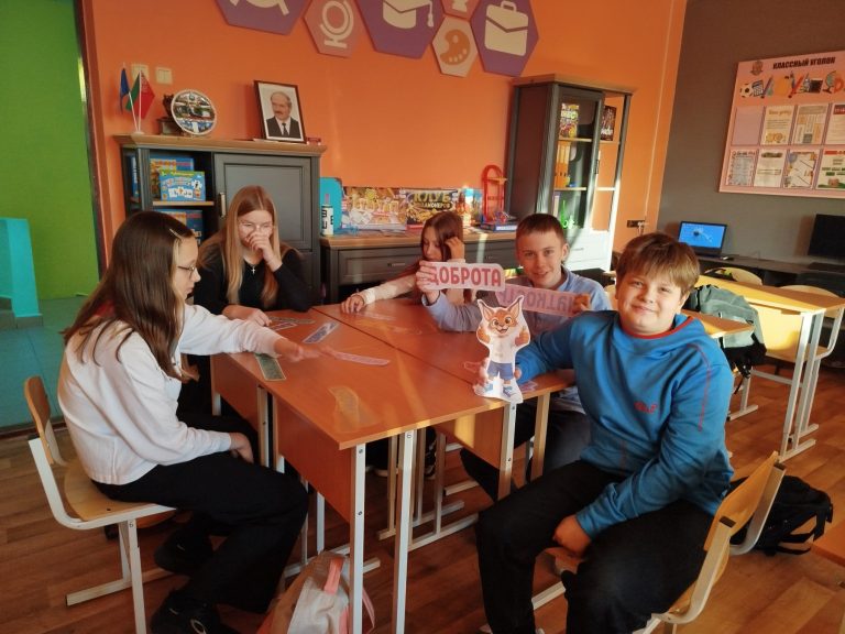 В субботу в пионерской дружине, для группы актива тимуровского отряда «Милосердие» — был организован и проведён тематический круглый стол «Милосердие и благодарность»