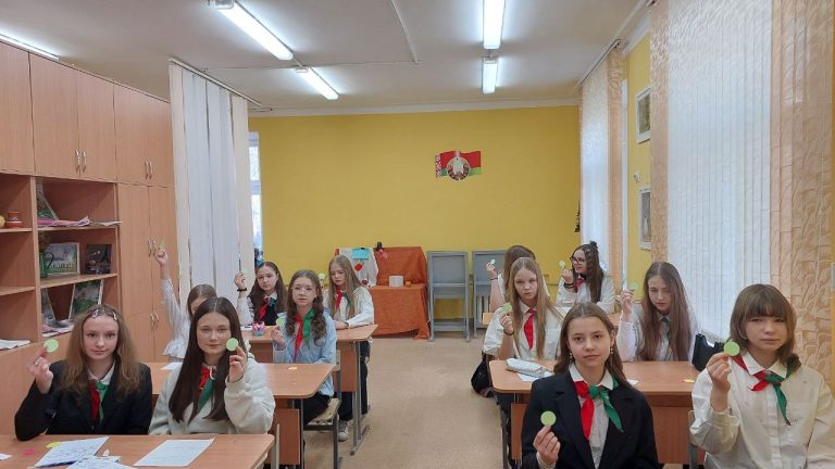 7 марта 2026 года на базе ГУО «Волковысский центр творчества детей и молодежи» прошло занятие школы пионерского актива «Лидер» по теме «Моя роль в социальных сетях: как стать цифровым героем»