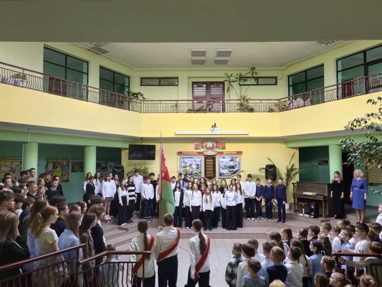 30 марта состоялась торжественная линейка, посвящённая началу четвёртой четверти