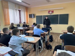 15 апреля перед учащимися 6-х классов выступил инспектор ИДН Волковысского РОВД Юреня А.Н.