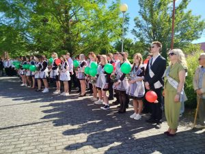 29 мая в ГУО «Средняя школа №8 имени Казбека Нуржанова г.Волковыска» прошла торжественная линейка, посвящённая окончанию учебного года