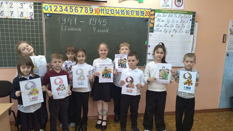 Напярэдадні вялікага свята — Дня Перамогі — для вучняў 1 «Б» класа прайшоў адзіны ўрок, прысвечаны гэтай важнай падзеі